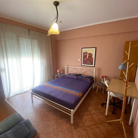 Όμορφο, Άνετο Ζεστά Διακοσμημένο Διαμέρισμα テルミ エクステリア 写真